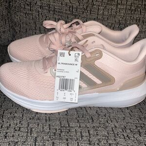 NWT Adidas woman’s ultra bounce sneaker light pink in color